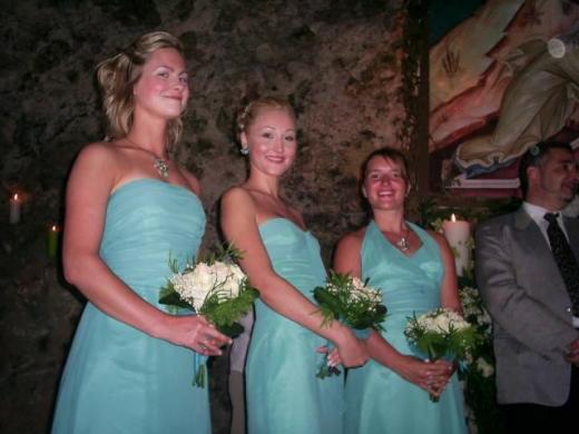 Bridesmaids inside the cave